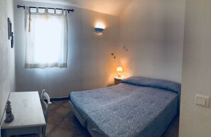 2 chambres, fer et planche à repasser