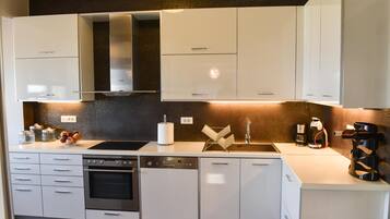 Rumah Keluarga, Beberapa Tempat Tidur, 2 kamar mandi (Despina House Sea View Mirabello) | Dapur pribadi | Lemari es, microwave, oven, dan kompor