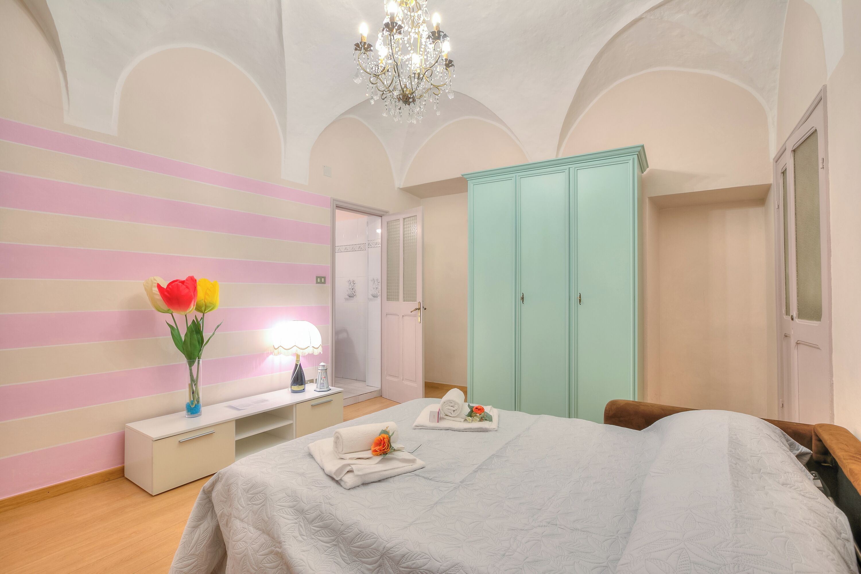 2 kamar tidur, Wi-Fi gratis, dan seprai linen