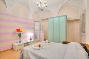 2 多间卧室、免费 WiFi、床单