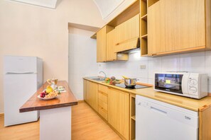 Family Apartment, Multiple Bedrooms, Sea Facing (Goccia Di Mare 50m From The Sea) | Private kitchen | Fridge, oven, stovetop, dishwasher - Goccia Di Mare 50m From The Sea (Alassio)