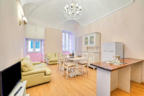 Familienapartment, Mehrere Schlafzimmer, Meerseite (Goccia Di Mare 50m From The Sea) | Innenbereich