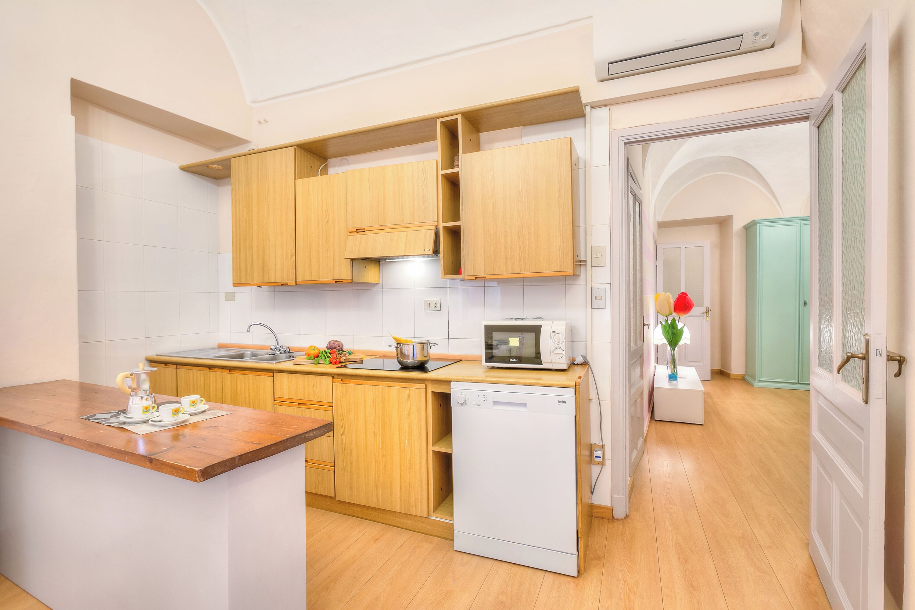 Réfrigérateur, four, plaque de cuisson, lave-vaisselle