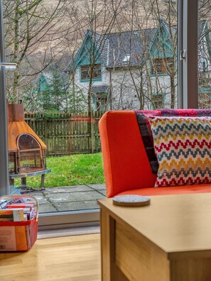 Interior - Cheerful Stays: 4 Bedroom Cottage in Arrochar (Arrochar)