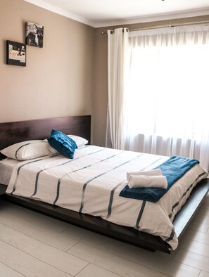 4 slaapkamers, een bureau, wifi, beddengoed