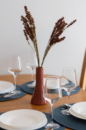 Microwave, dishwasher, cookware/dishes/utensils - Apartment Saski Garden by Renters (Warsaw)