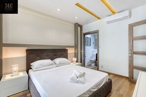 2 Schlafzimmer, Schreibtisch, Bügeleisen/Bügelbrett, Reisekinderbett