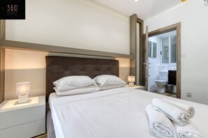 2 室のベッドルーム、デスク、アイロン / アイロン台、旅行用ベビーベッド