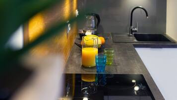 Kühlschrank, Ofen, Herdplatte, Geschirrspüler