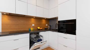 Kühlschrank, Ofen, Herdplatte, Geschirrspüler