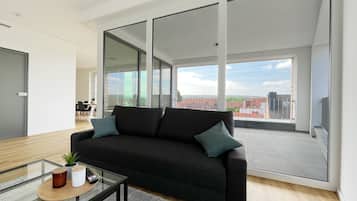 LĂ€genhet Superior - 3 sovrum - balkong | Vardagsrum | 43-tums platt-tv med digitalkanaler och tv