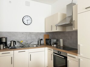 Fridge, microwave, oven, stovetop - Stylish Apartments in Ibbenbüren (Ibbenbueren)