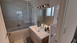 Bathtub
