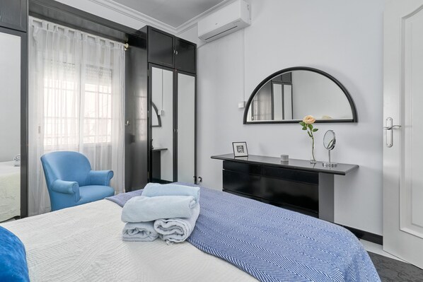 2 slaapkamers, een strijkplank/strijkijzer, gratis wifi, beddengoed