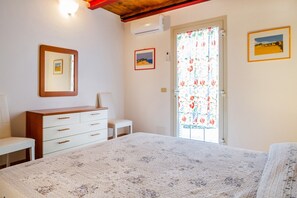 2 bedrooms, free WiFi, bed sheets - Holiday Home 'Casa Attila ' with Shared Garden, Wi-Fi and Air Conditioning (Castiglione della pescaia)