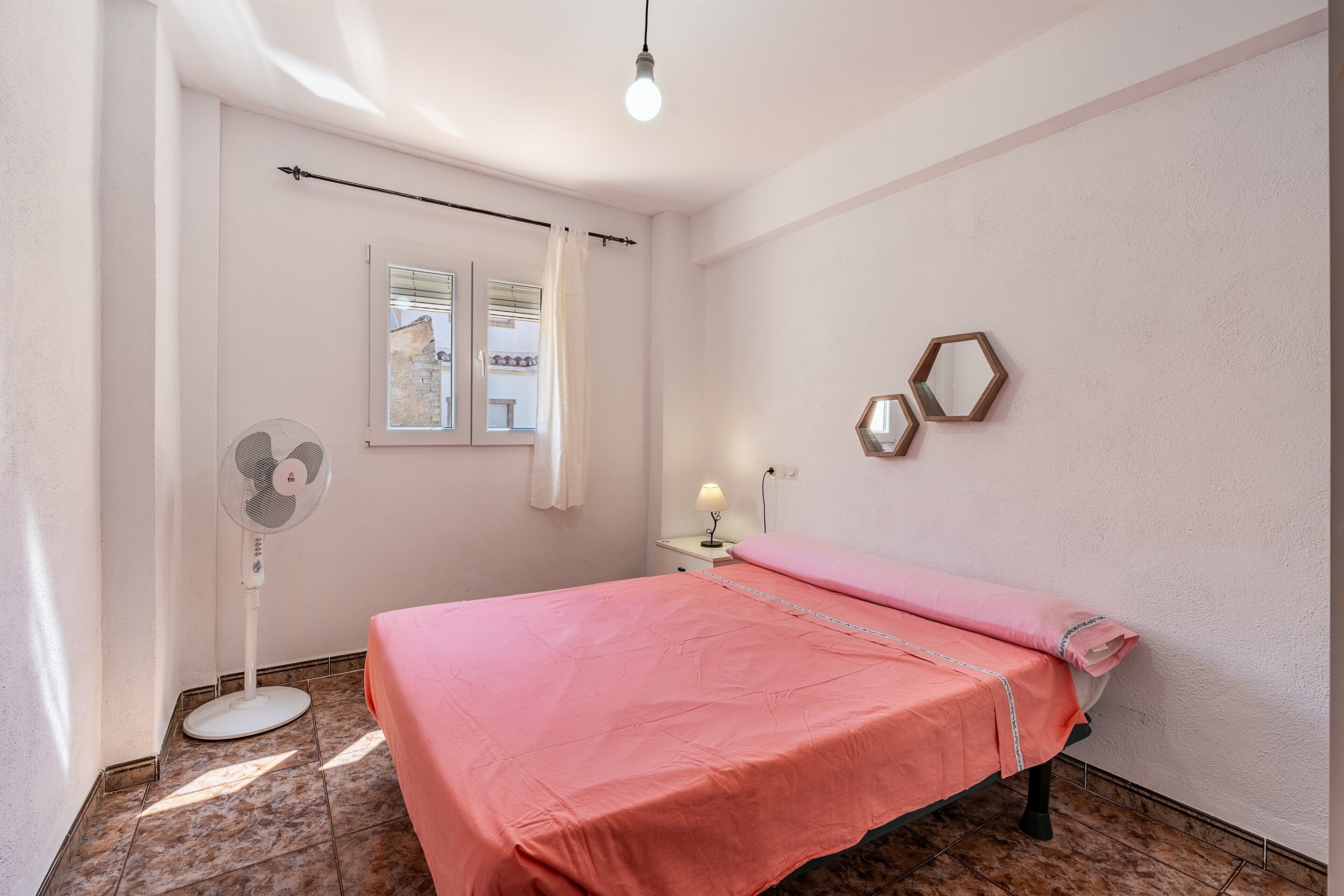 4 dormitorios, tabla de planchar con plancha, wifi gratis y ropa de cama