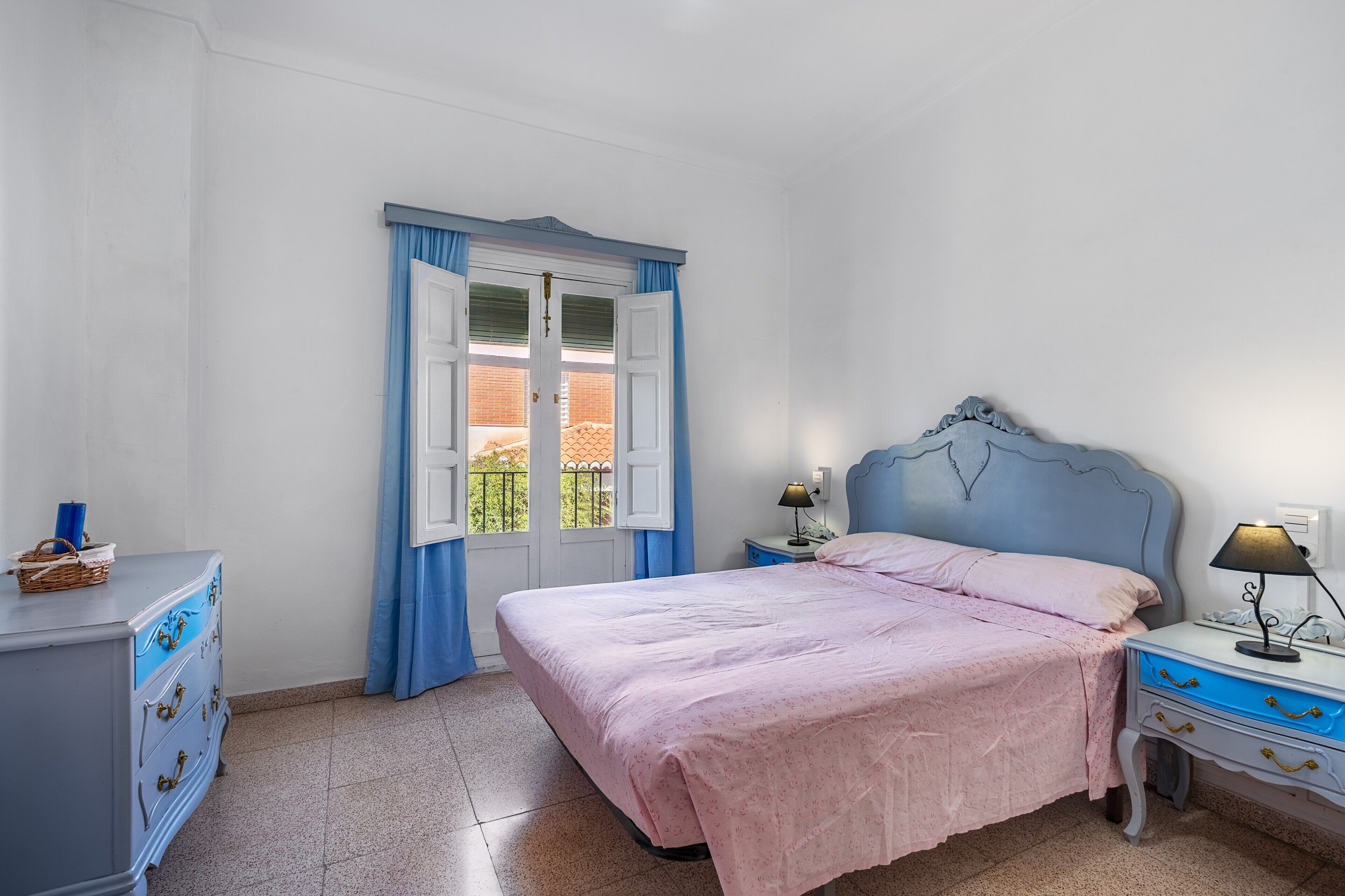 4 camere, ferro/asse da stiro, Wi-Fi gratuito, lenzuola