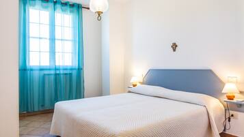 2 bedrooms, WiFi (free), bed sheets