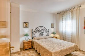 2 dormitorios, tabla de planchar con plancha, wifi y ropa de cama