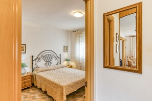2 quartos, ferros/tábuas de passar roupa, Wi-Fi, roupa de cama