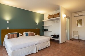 1 chambre, lit parapluie, Wi-Fi gratuit, draps fournis