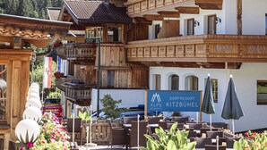 A traditional wooden building with a sign for 'Dorfresort Alps Kitzbühel'. - Apartment with 2 bedrooms for 5 persons (Reith bei Kitzbühel)
