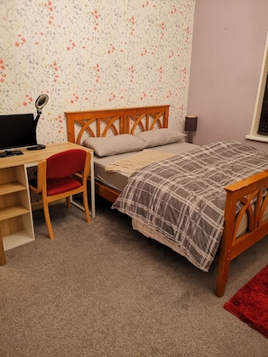 Deluxe-rum - 1 kingsize-säng | Unika möbler, skrivbord, arbetsyta för laptop och gratis wi-fi