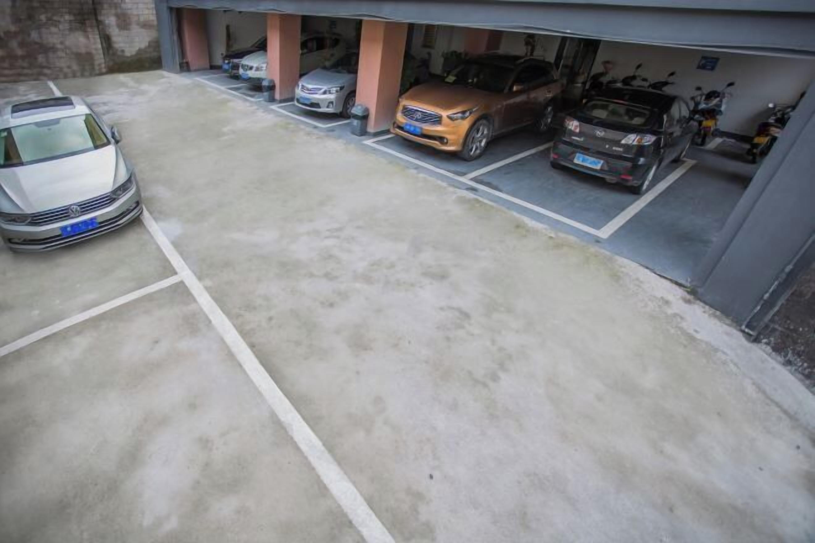 Ubetjent parkering (inkludert)