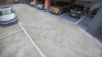 Bãi đậu xe tự phục vụ miễn phí