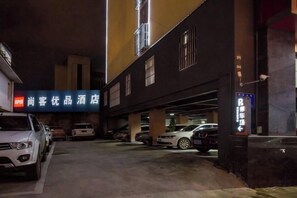 Unclassified image, 4 of 23, button - Shankee Tea Style Hotel (Mangshi Street) (Mangshi)
