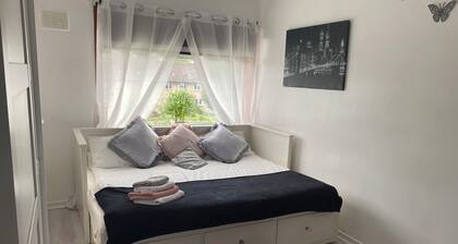 Impeccable 3- Bedroom House in Kirkcaldy