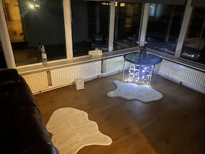 Maison, plusieurs lits | Intérieur