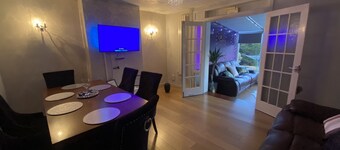 Impeccable 3- Bedroom House in Kirkcaldy