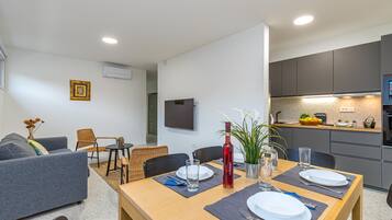 Standard Apartment, 2 Bedrooms, 2 Bathrooms (Pool Apartment Sapore Di Mare 4) | Dining