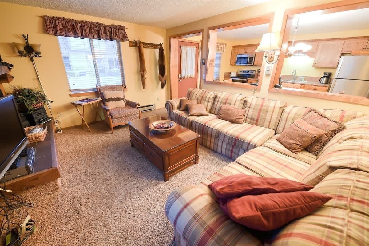 TV, fireplace, offices