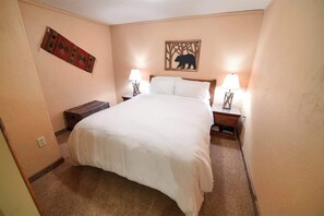 3 bedrooms, iron/ironing board, WiFi, bed sheets