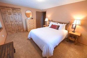 3 chambres, fer et planche à repasser, Wi-Fi, draps fournis