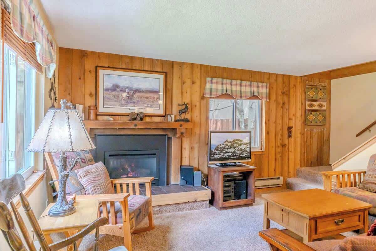 TV, fireplace, offices