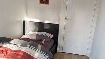 Deluxe Room, 1 King Bed, Garden View