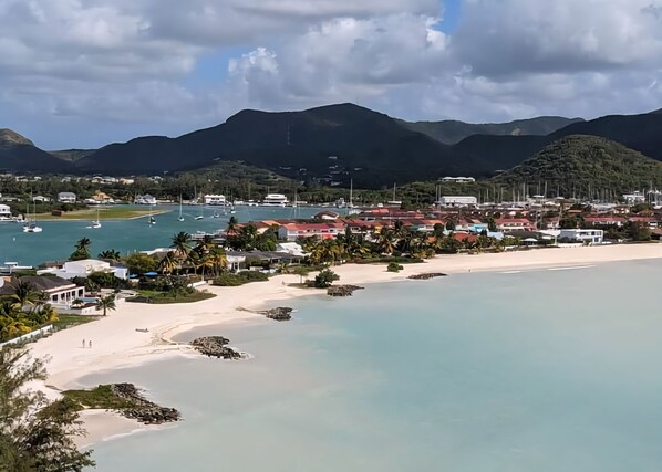 Beach - Beautiful Villa on the water (Jolly Harbour)