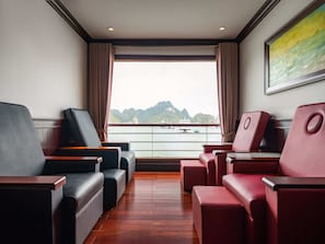 President Suite Terrace | Minibar, in-room safe, desk, blackout curtains - Aqua Of The Seas Cruise Ha Long (Ha Long)