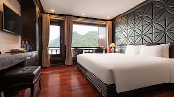 Junior Suite balcony | Minibar, in-room safe, desk, blackout drapes