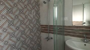 Deluxe Double Room | Bathroom