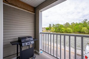 Property grounds - Beach1 Waterfront Stunning Views (Wasaga Beach)