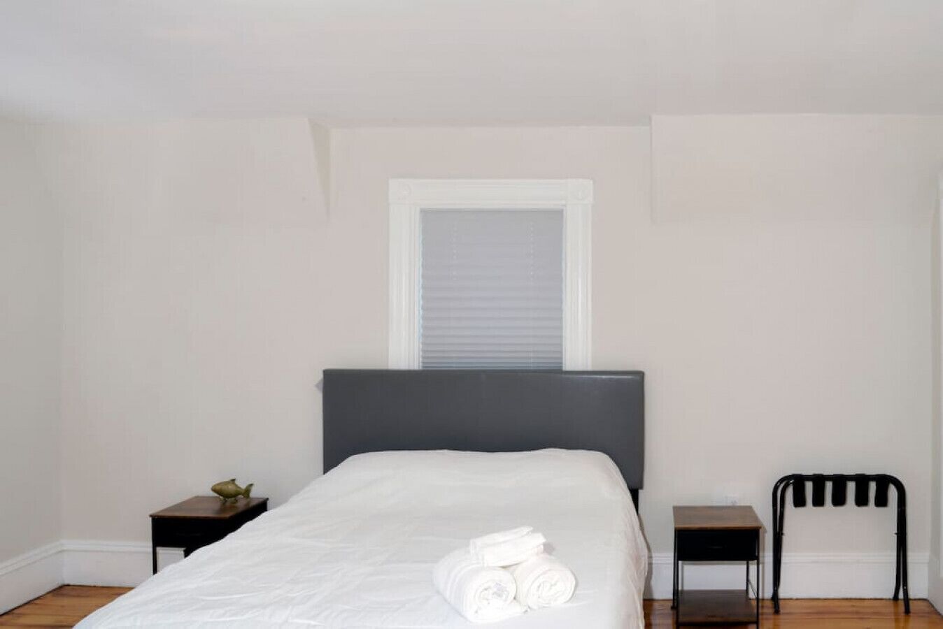 6 bedrooms, desk, iron/ironing board, free WiFi