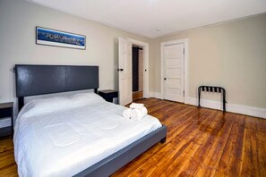 6 slaapkamers, een bureau, een strijkplank/strijkijzer, gratis wifi