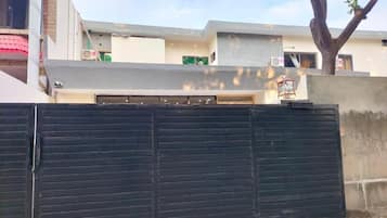 Fachada de la propiedad