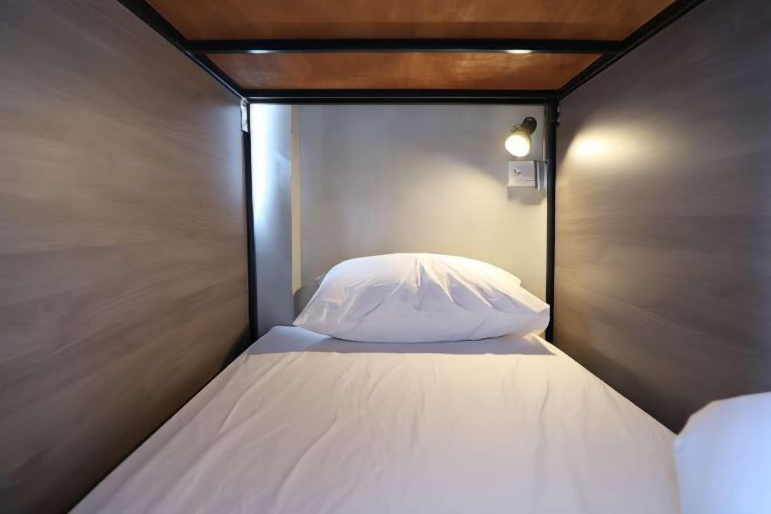 Langsir/tirai gelap terus, Wi-fi percuma, cadar katil 