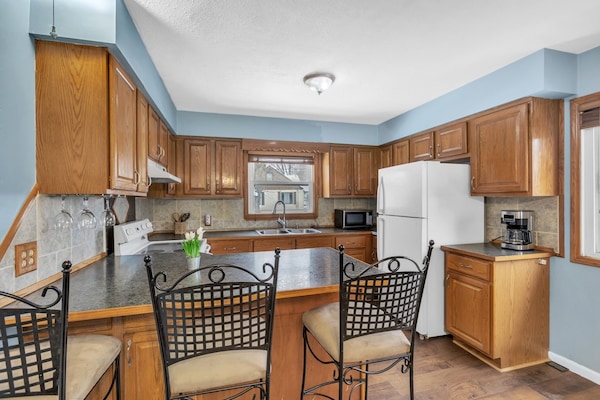 House, 3 Bedrooms | Private kitchen | Coffee/tea maker, fridge, oven