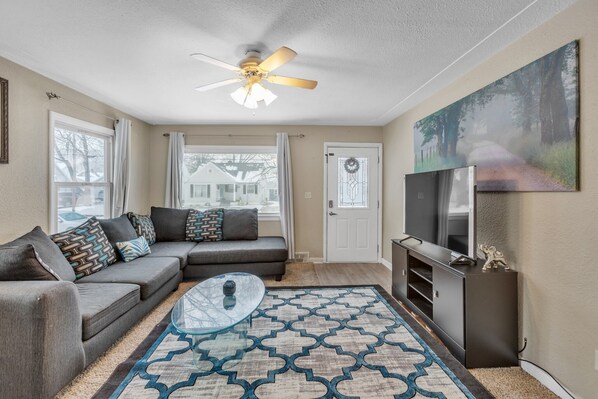 House, 3 Bedrooms | Living area